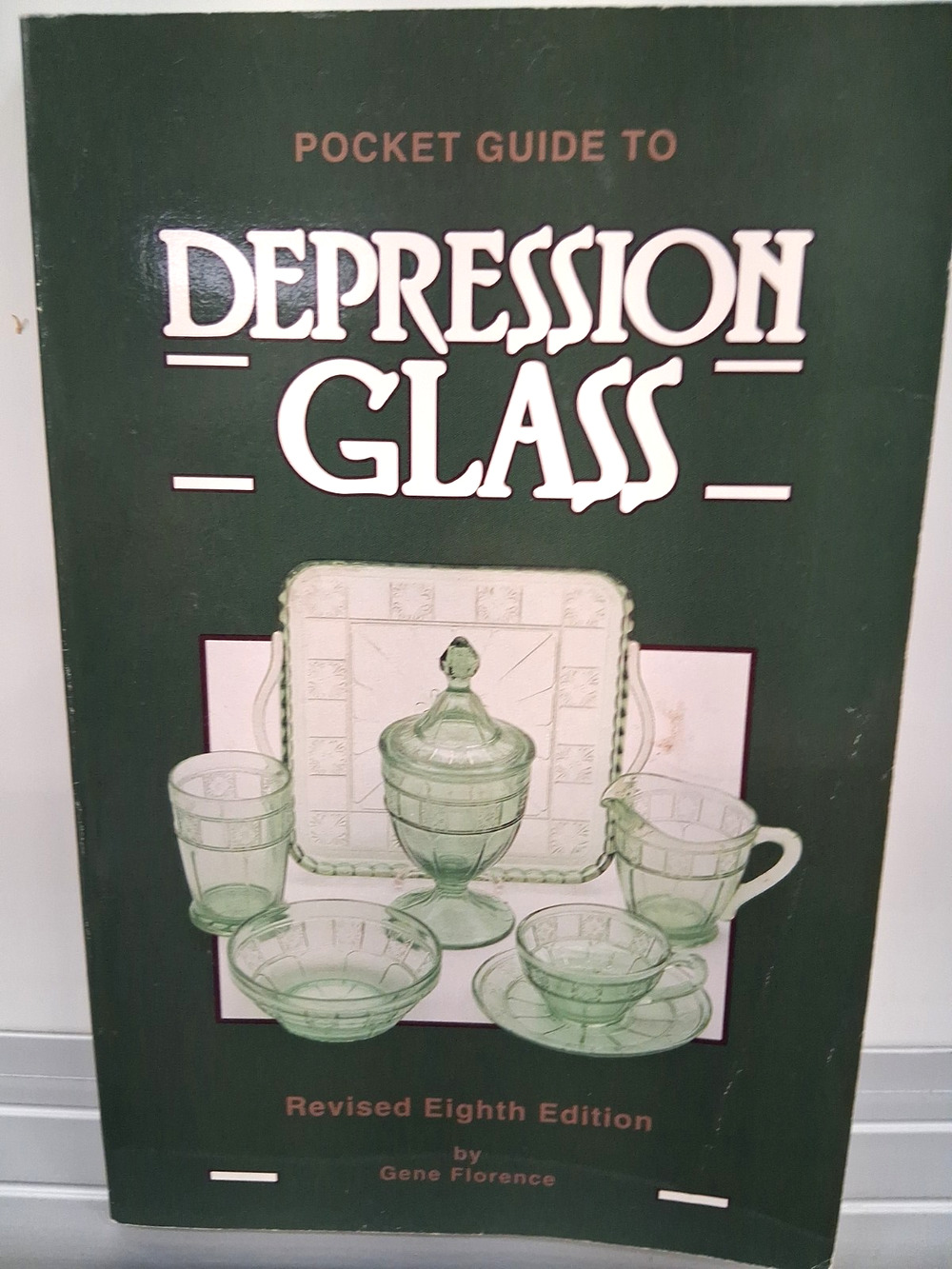 Pocket Guide To DEPRESSION GLASS by Gene Florence - Revised 8th Edition